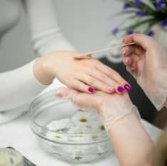 Salon Suites Manicure Client